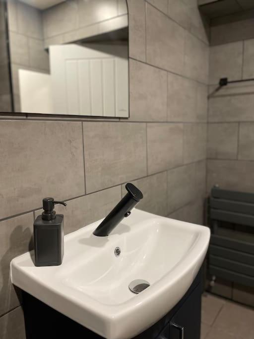 Central Area Terraced House With Private Hot Tub Lincoln Exteriör bild