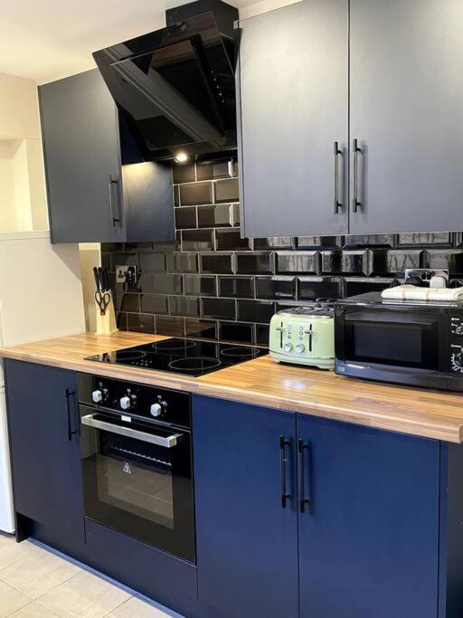 Central Area Terraced House With Private Hot Tub Lincoln Exteriör bild